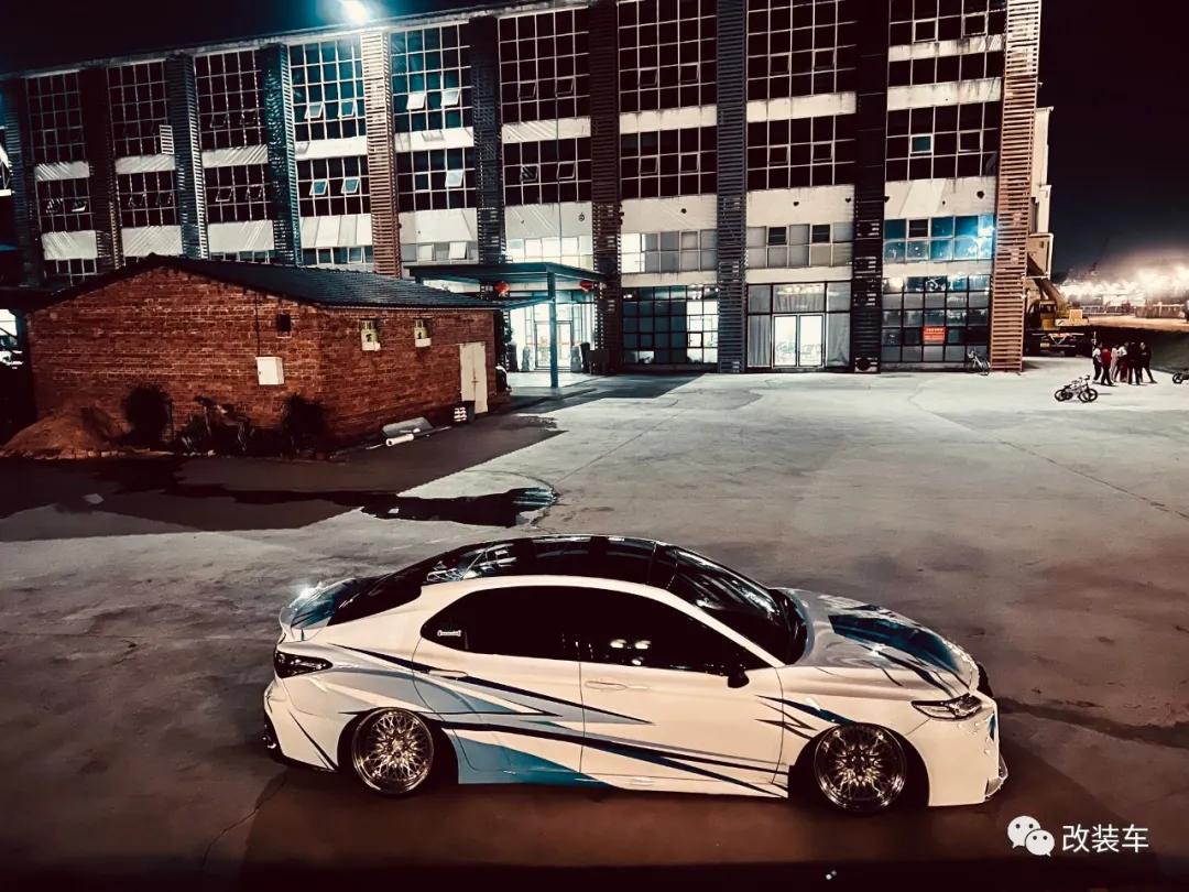 凯美瑞高达涂装,高达改色车膜凯美瑞