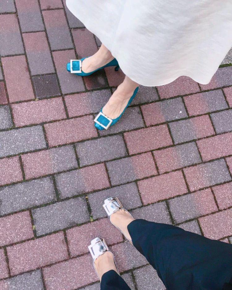 迪丽热巴造型黑色抹胸长裙,迪丽热巴蓝纱裙造型走路