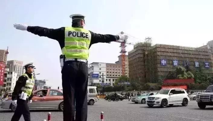 避让救护车违章导致车辆逾期,靖江交通违章严吗