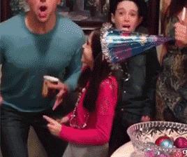 那些没甩脸上的姨妈巾被偷偷的塞进了男生的那里?