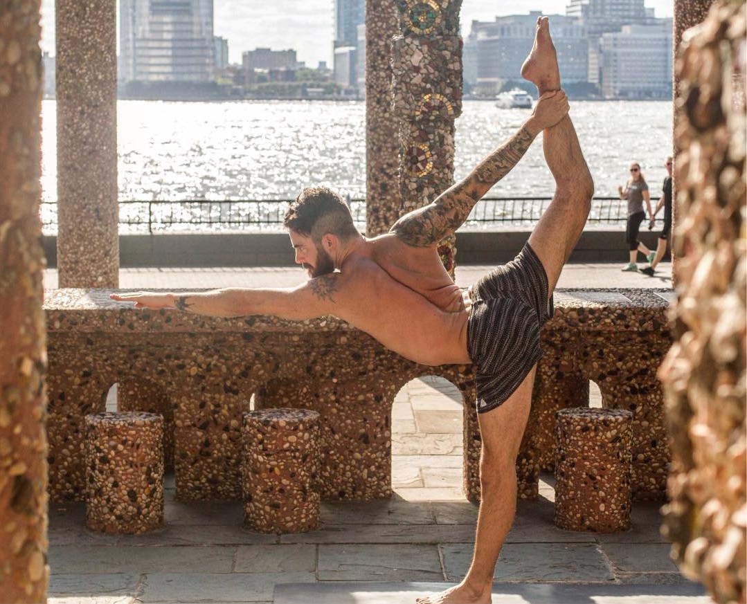 夏天t恤男生穿搭简单,男士夏季t恤穿搭技巧