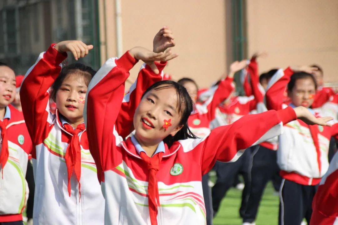 建*党**百年喜迎国庆——西安经开第二小学队列队形广播*比操**赛