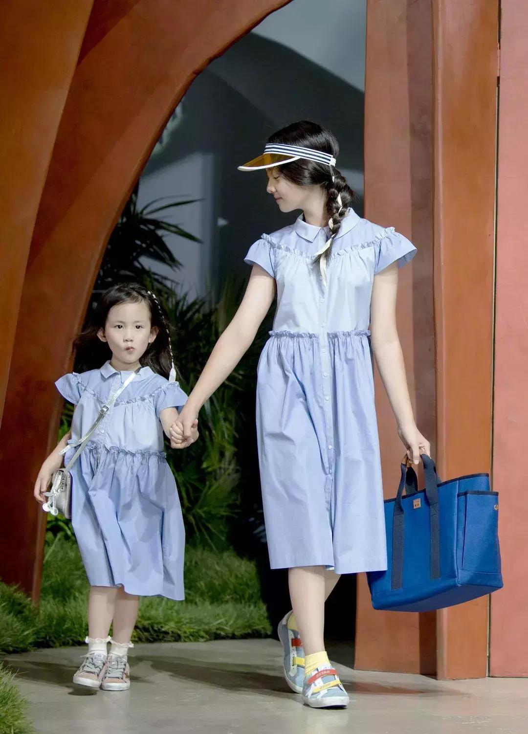 大s和小s二女儿买衣服,小s被大s吐槽