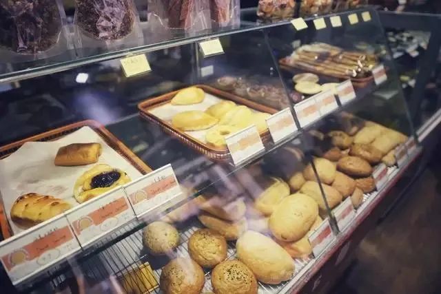 一家“无声”面包坊，一对德国夫妇，温暖了很多中国人，太治愈了