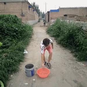 搞笑白色连衣裙视频,搞笑gif第356期