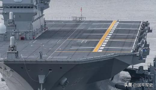 “出云”号直升机母舰,起降F-35B舰载战斗机,将成3万吨轻型航母