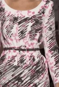 超模bellahadid现场喷制礼服,bellahadid变身复古摩登女郎