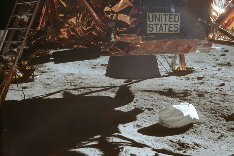 美国当年阿波罗登月到底是真是假,美国阿波罗登月如何再入地球