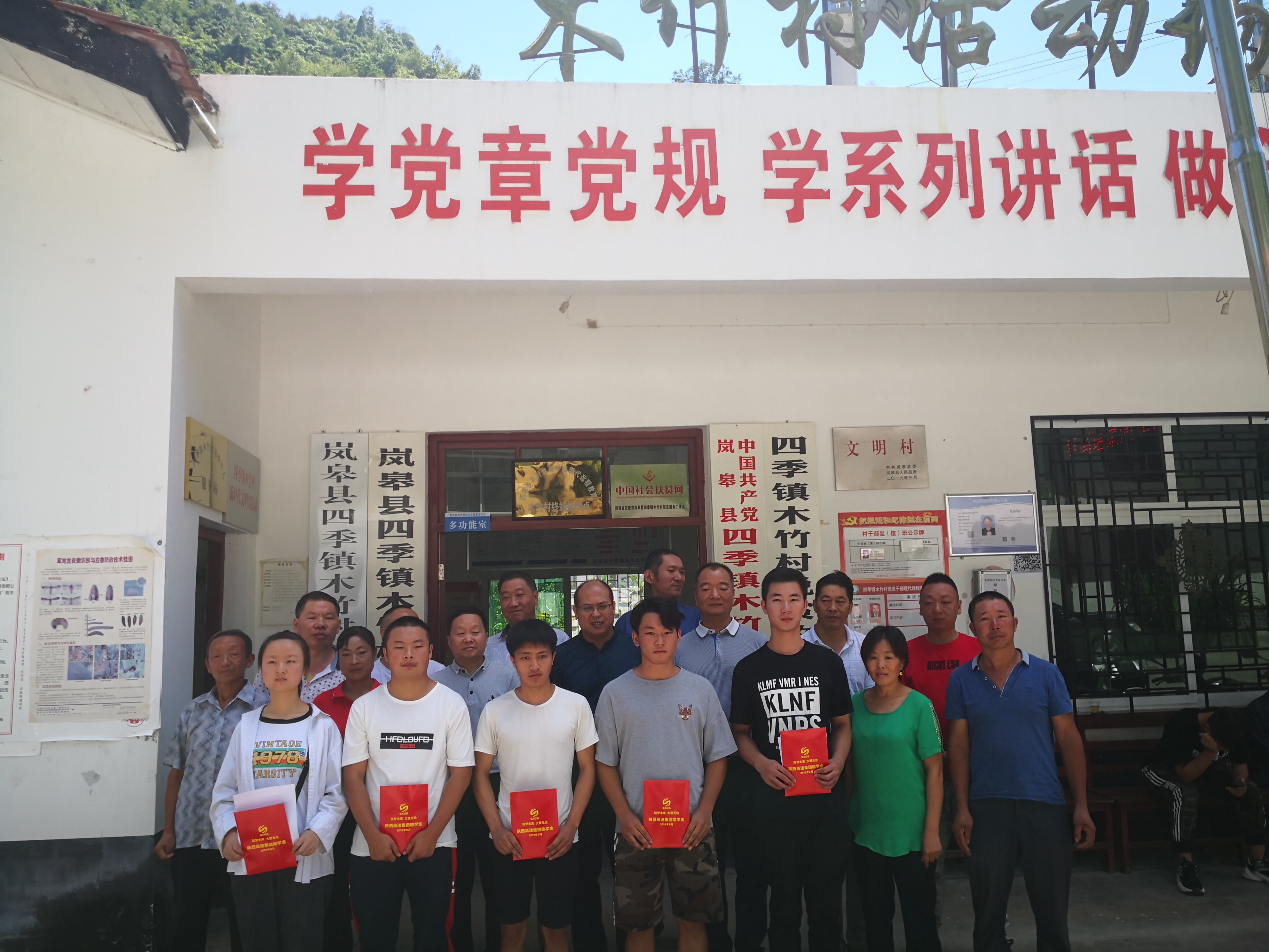 扶贫助困须用心用力用情,产业扶贫助民富精准扶贫暖民心