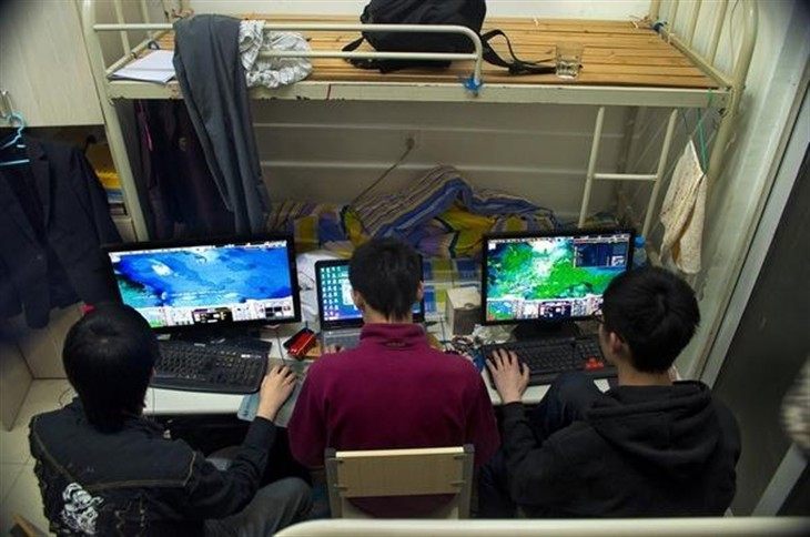 大学室友通宵游戏怎么办,大学室友熬夜我该怎么办