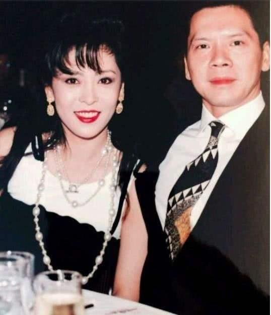 向太4亿戒指,众多明星对向太的评价