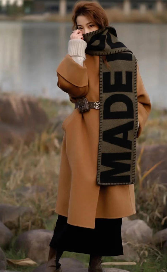 绿驼色配什么颜色显高级,今年流行咖啡色还是驼色