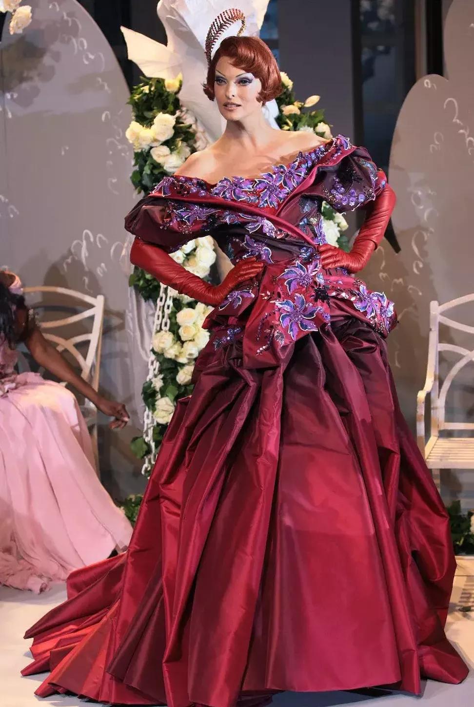 顶流女明星整容,顶流女星整容后回国复仇全集