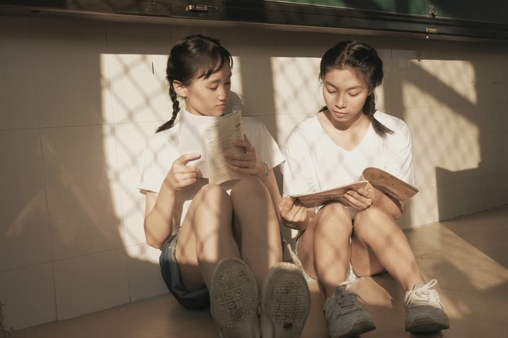 一群体育生帅气视频,高中体育生肌肉写真