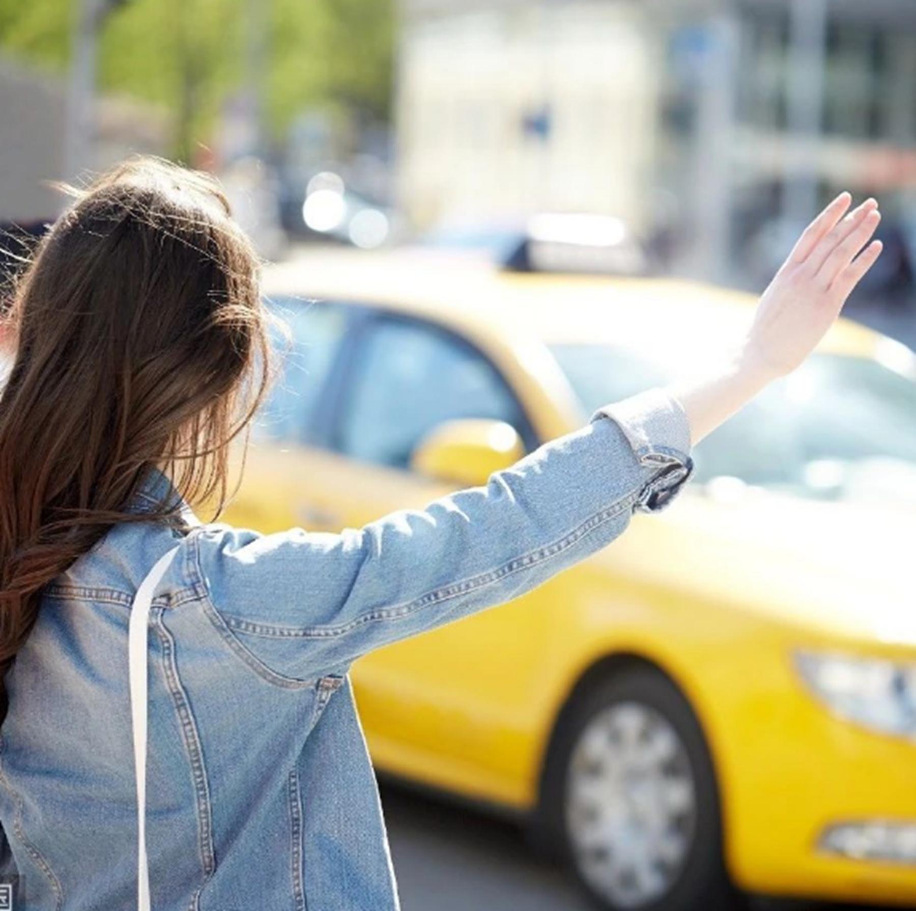 小伙开劳斯莱斯被阿姨吐槽,男子开劳斯莱斯跑滴滴被投诉