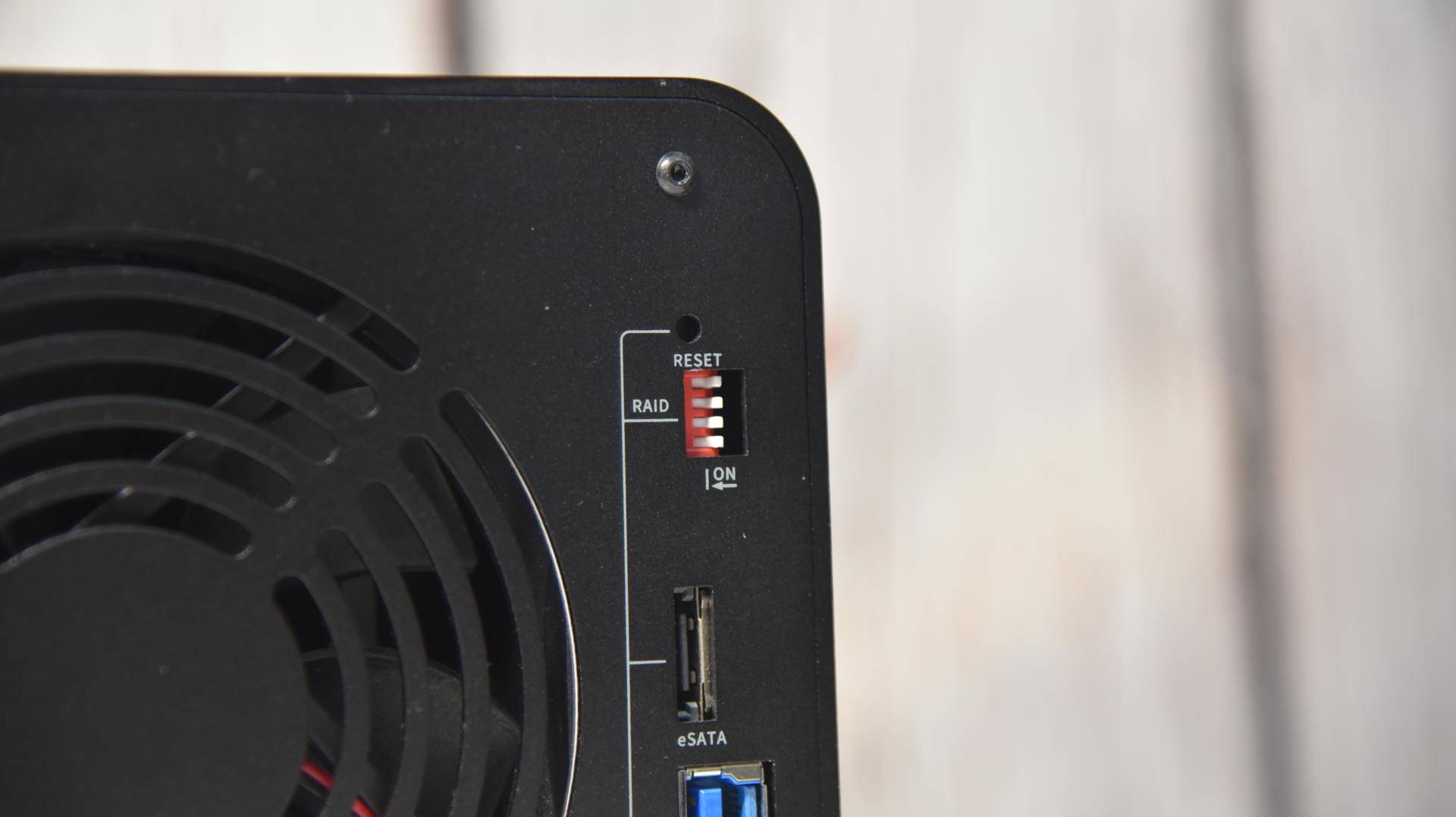 机箱硬盘位不够用,机箱硬盘位不够