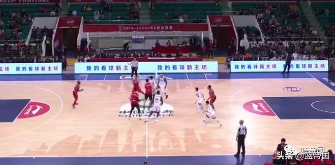 两层三秒区、三条三分线？看完这些感觉不认识篮球场了