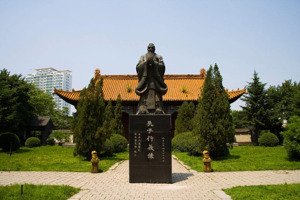 春秋战国时期，社会秩序瓦解对士阶层兴起的影响