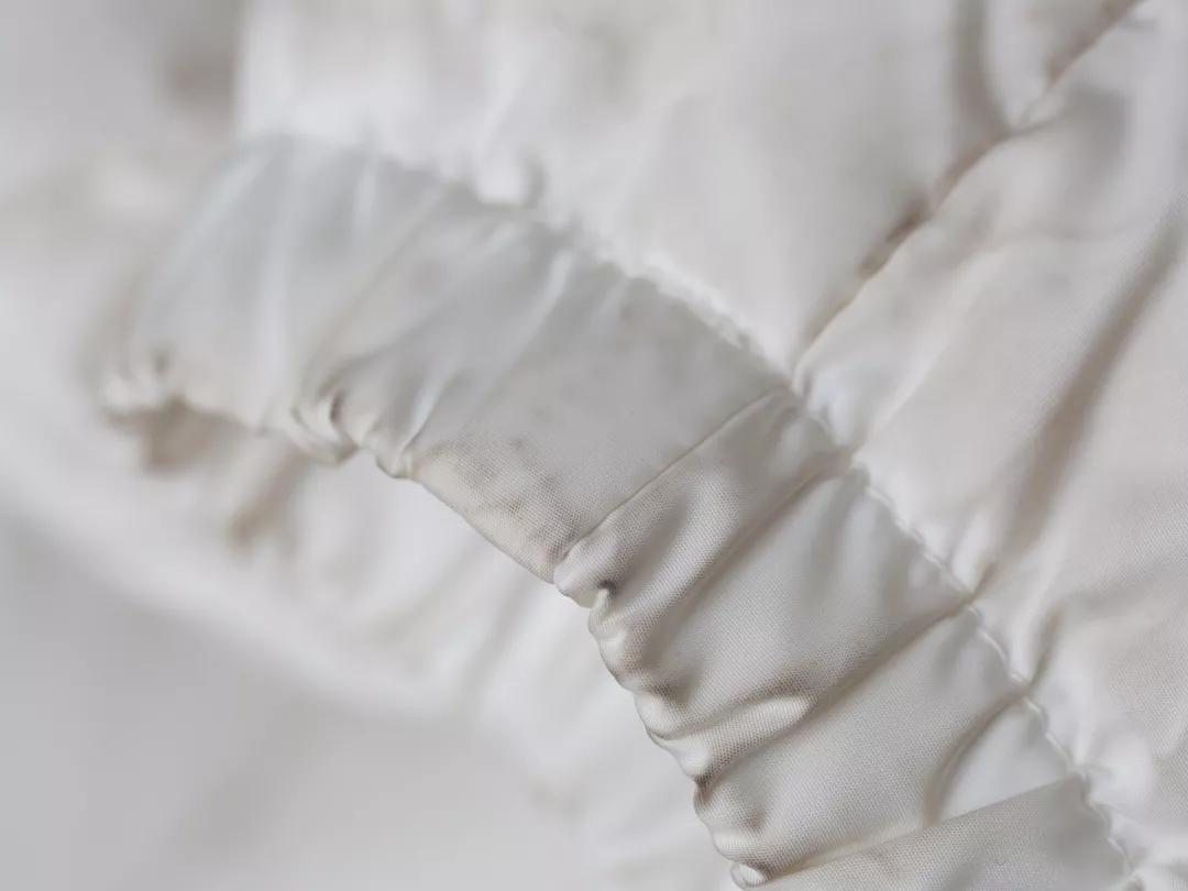 羽绒服脏了不用下水洗,羽绒服脏了用什么一喷就可以了