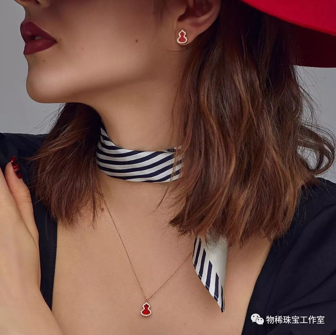 本命年戴什么款式的黄金首饰,60岁女性本命年戴什么首饰