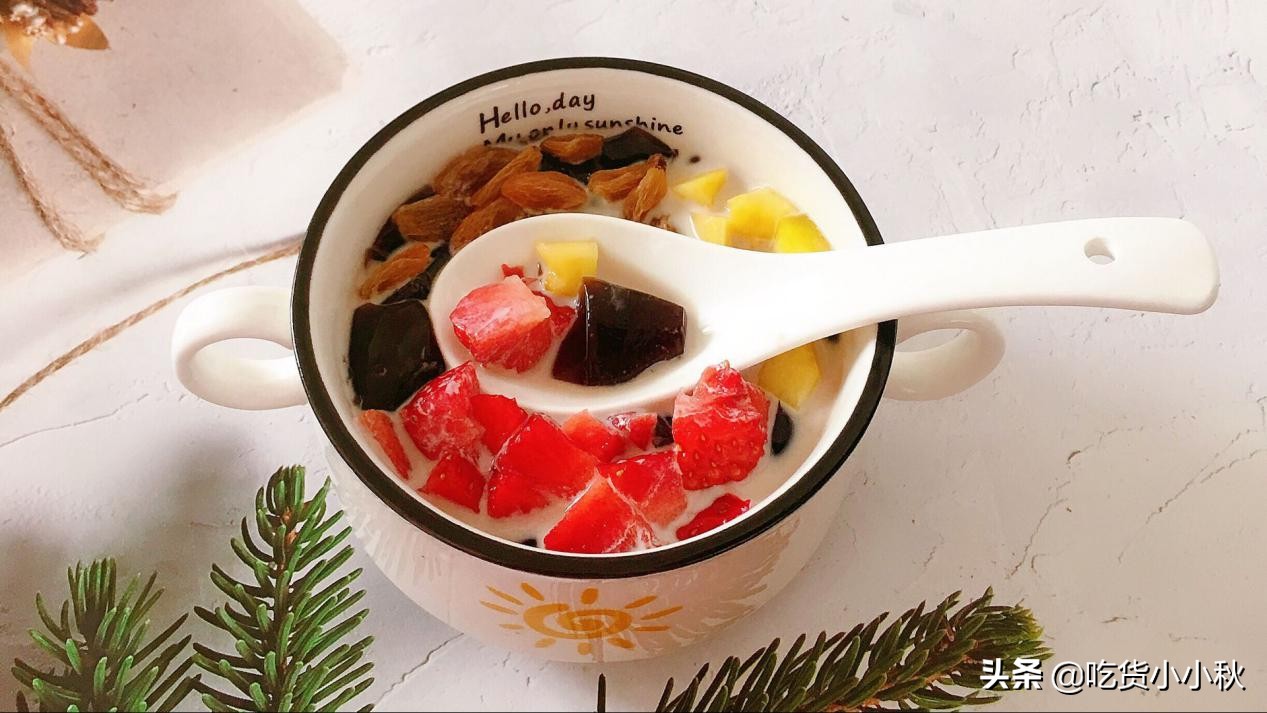 黑凉粉芋圆西米椰果甜品,黑凉粉怎么和旺仔牛奶做甜品视频