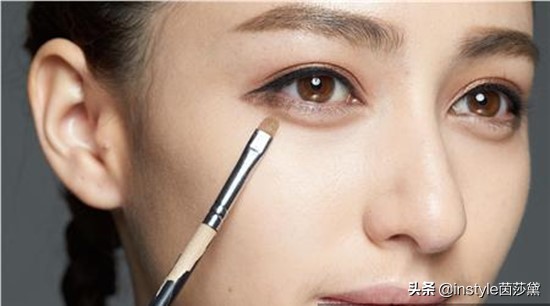 单眼皮画眼影新手教程,怎么样画眼影简单又好看