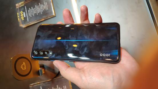 iqoo外设骚操作,iqoo玩游戏玩出电音