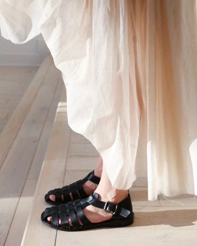 丑到极致的罗马凉鞋,丑到爆的露趾凉鞋怎么穿