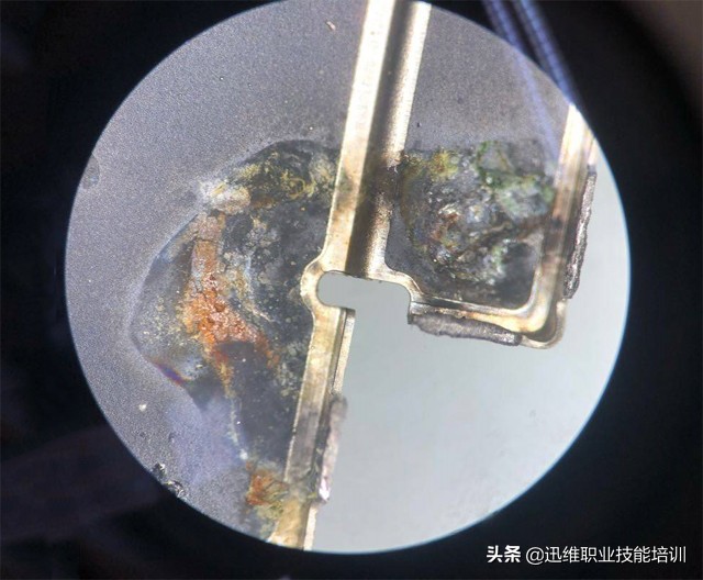 iphone6s进水开机反复重启,iphone6s进水充不进电