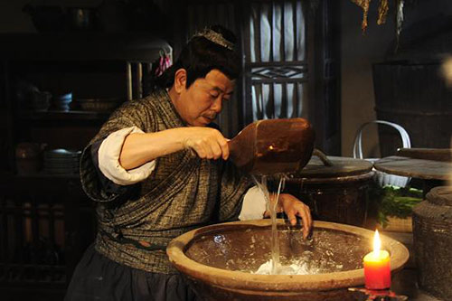 恨锁金瓶潘金莲毒死武大郎后续,恨锁金瓶里潘金莲为什么挨打