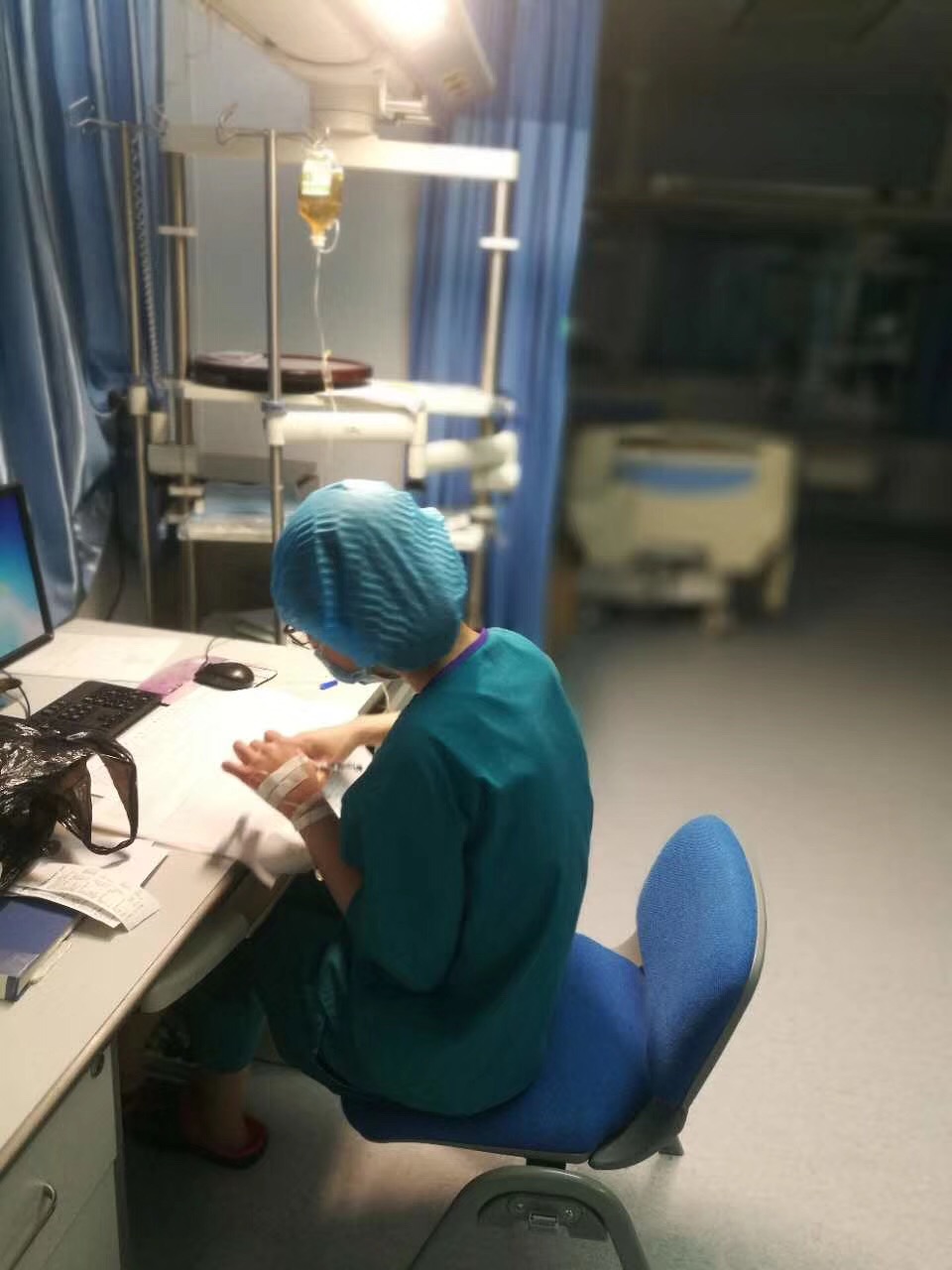 小学生医生职业体验感悟,怎样形容医生的神圣职业