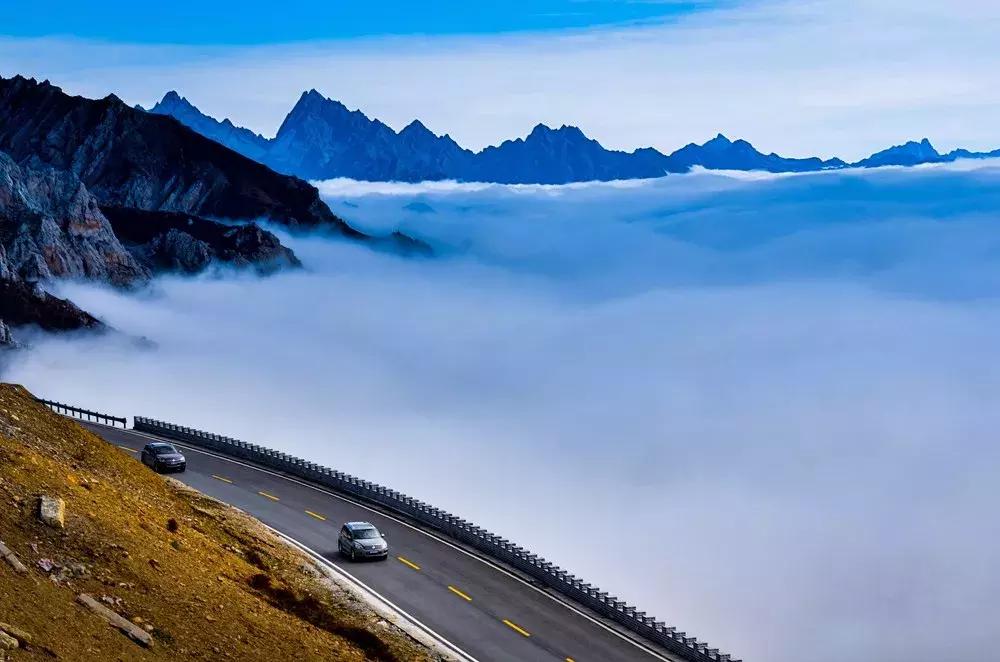 看阿坝县全景,阿坝环线海拔一览表