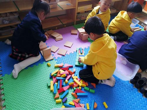 小孩玩积木可以锻炼耐心吗,玩积木是怎么让宝宝变聪明的