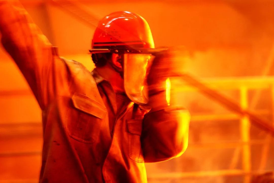 掉进水里几分钟会失去意识,不小心掉进钢水里怎么存活