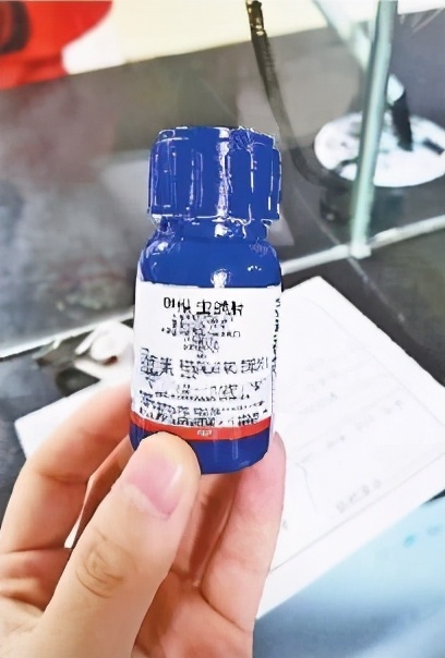 小孩误服药物洗胃视频,惊心食人族小男孩