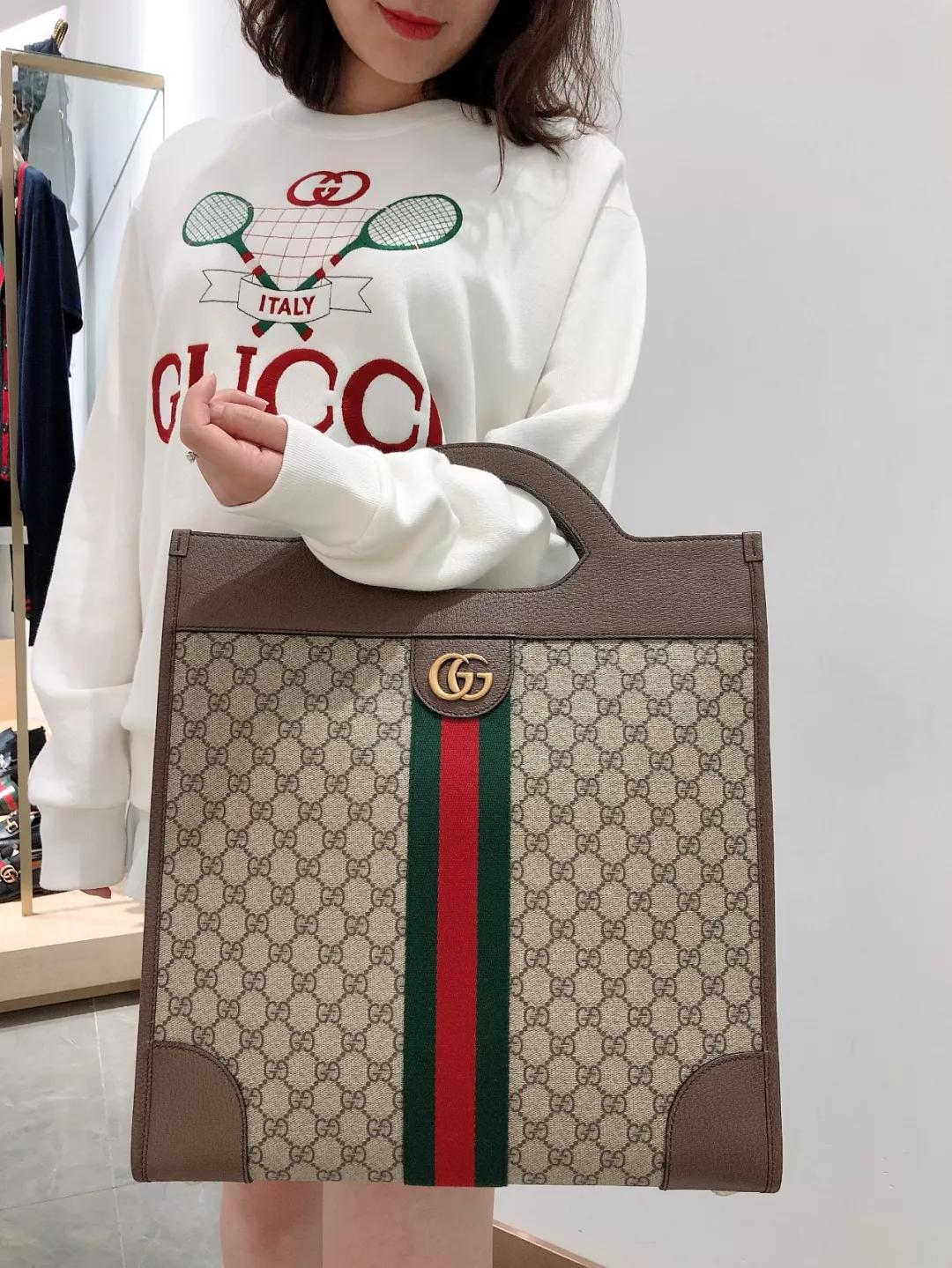 娜扎穿衣搭包包,30多个包包