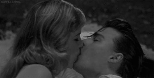 女人让男人着迷的三种方式,女人让男人着迷的几个行为