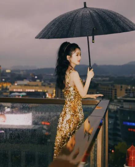 赵丽颖粉群遭资本强压,张雨绮花式自炒堪称教科书,袁冰妍飘了?