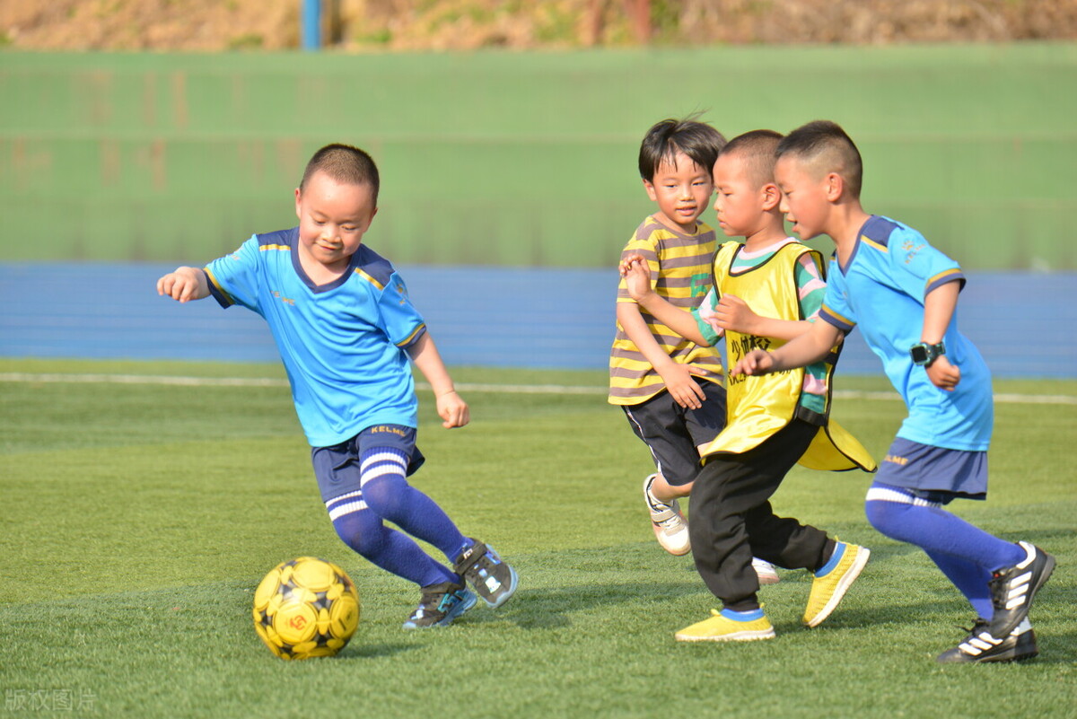 普通人如何才能进入足球国家队,普通人如何当足球运动员