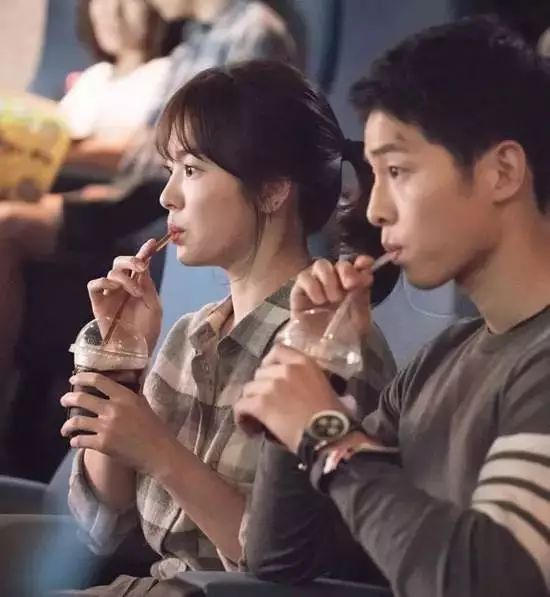 保温杯里放几个枸杞有没有事儿,保温杯里枸杞要吃吗