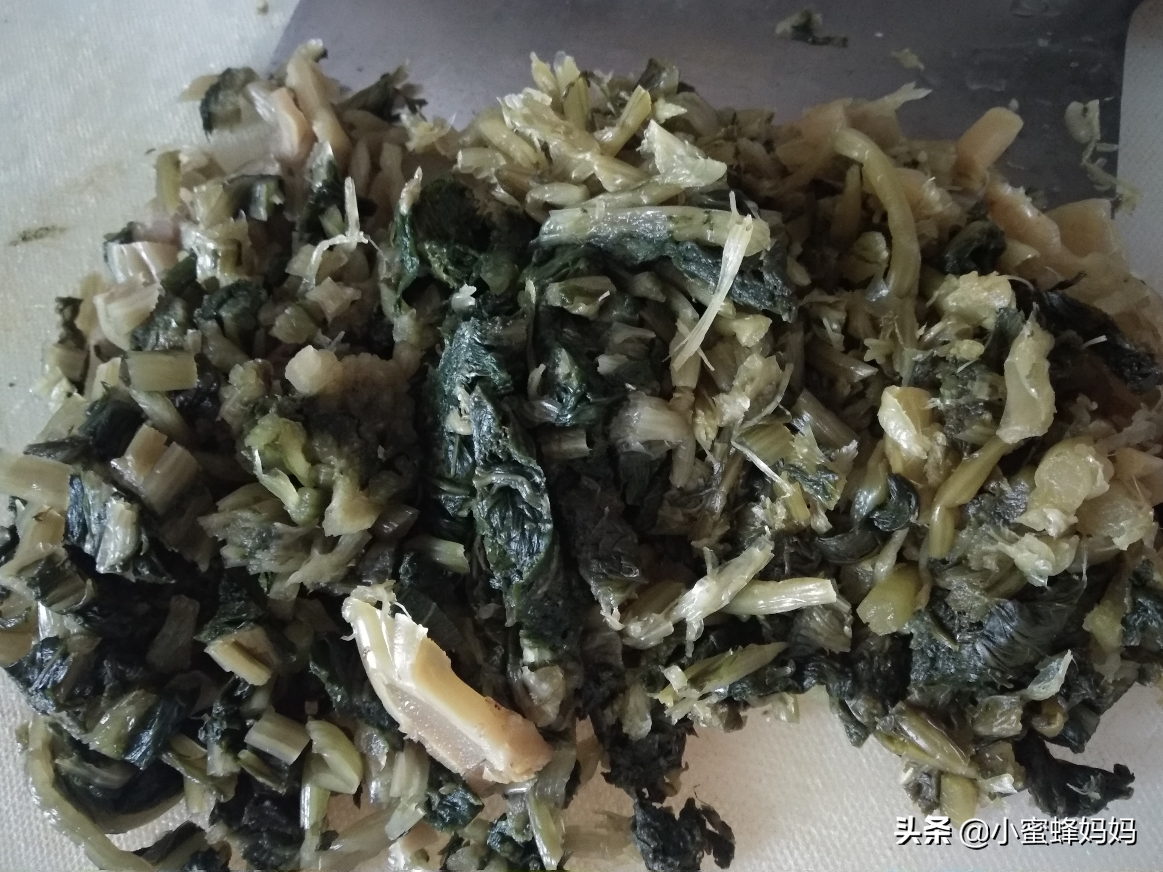 雪里红做包子视频,腌好的雪里红做包子