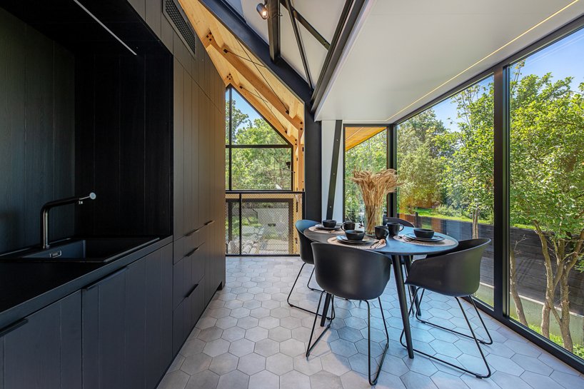 结合了传统与现代，倡导个人主义和独特性的波兰乡村度假屋