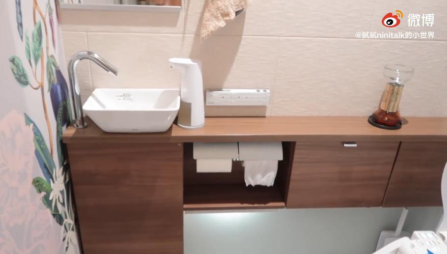 独立衣帽间洗澡间,衣帽间鞋子收纳柜轻奢房间