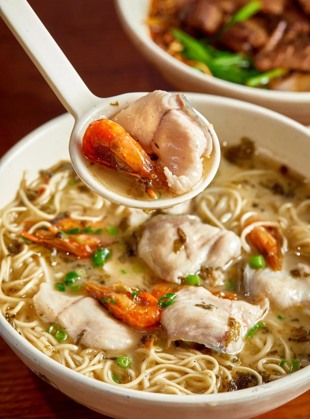 一到10月挤破头，这小镇也太好吃了吧