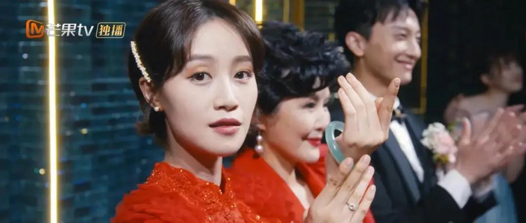 婆婆送的老翡翠手镯,婆婆送百年翡翠手镯