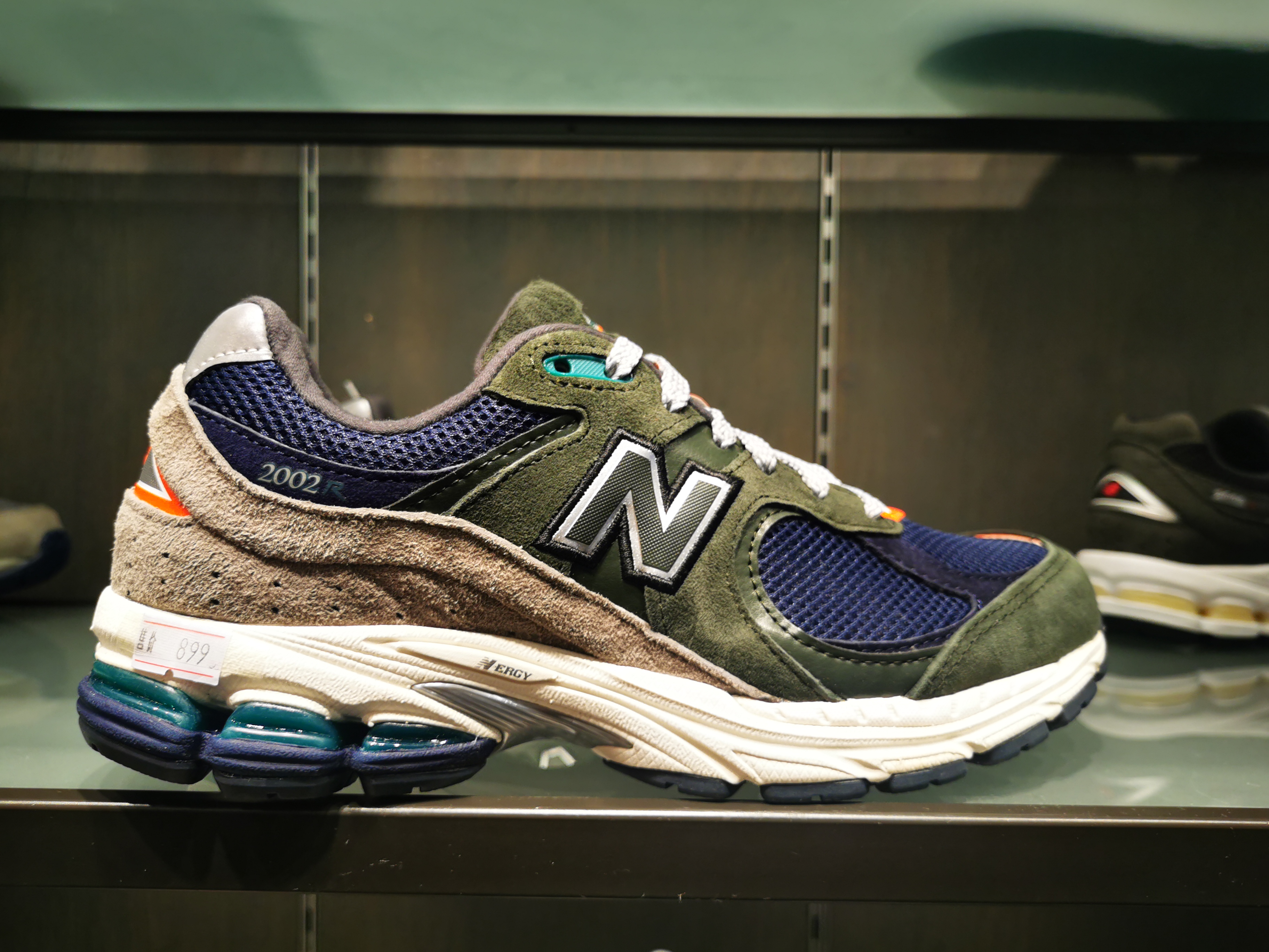 newbalance2002r麂皮复古蓝米白,好看的newbalance外套