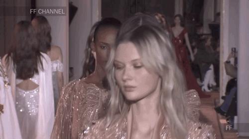 黎巴嫩爆炸发生后,巩俐章子怡的挚爱无声落泪……