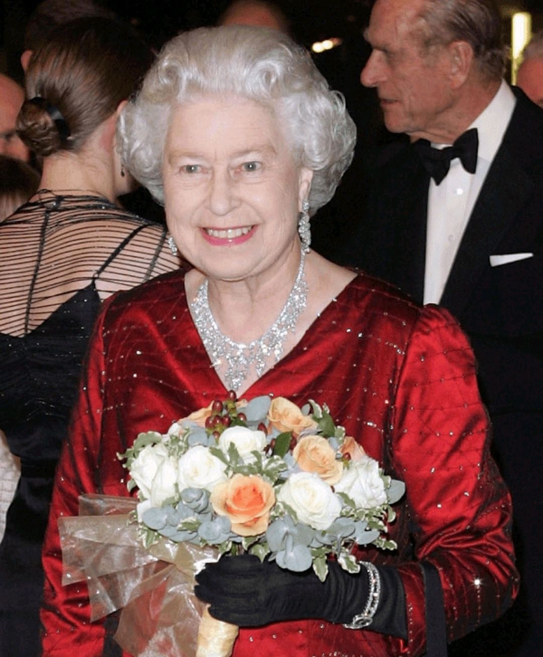 沙特王室送女王珠宝,英国王室的珠宝有多少