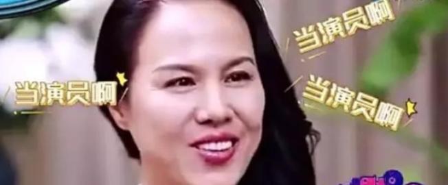 郑爽「代孕+弃养」的背后，藏着她一家人崩塌的三观