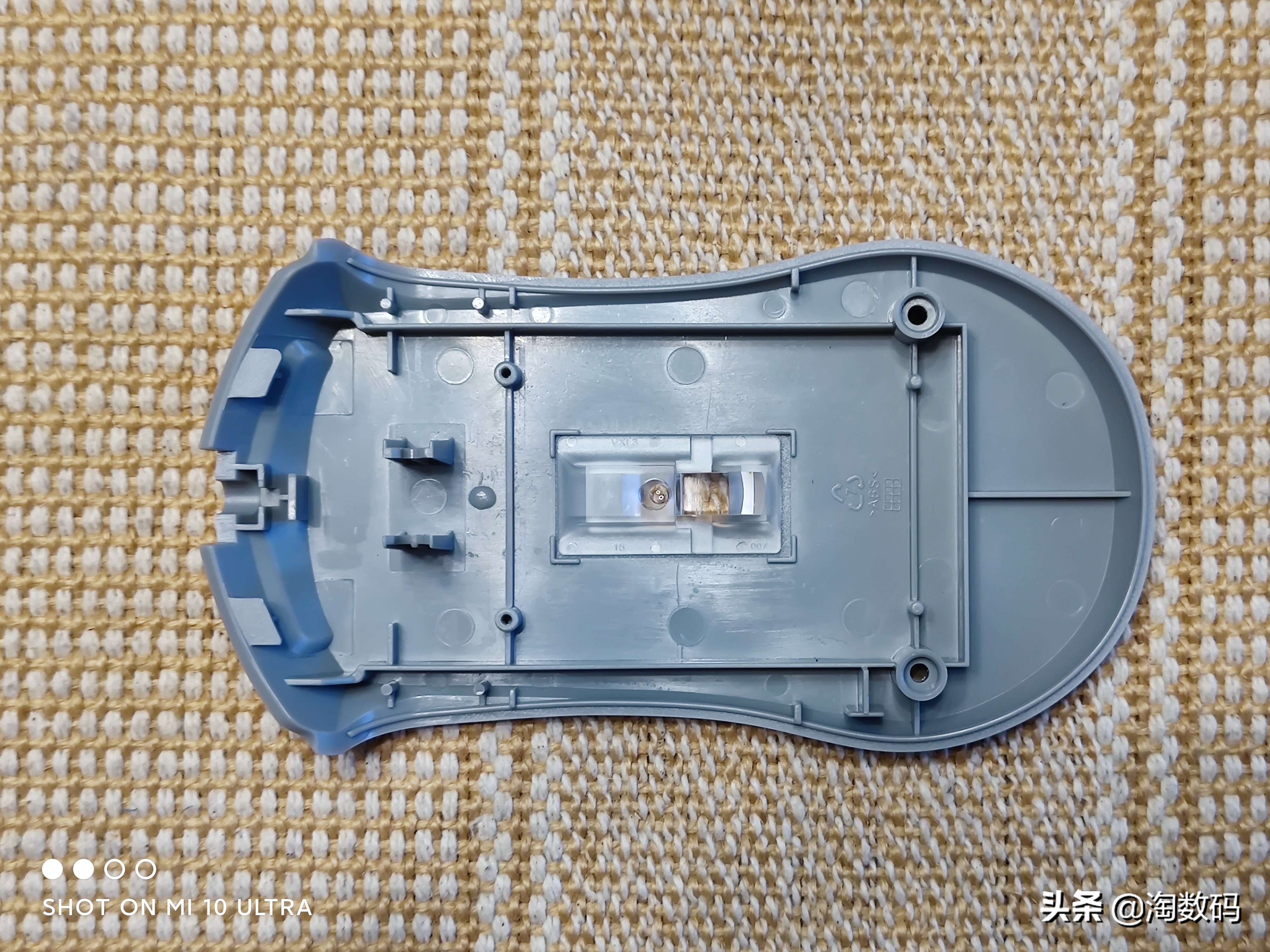 欧姆龙鼠标微动开关盖子如何拆,欧姆龙蓝点微动鼠标